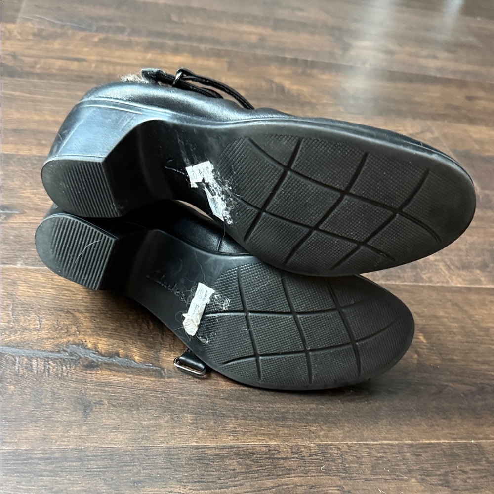 Clarks Women's Black Leather Mary Jane Flats - Picture 2 of 3